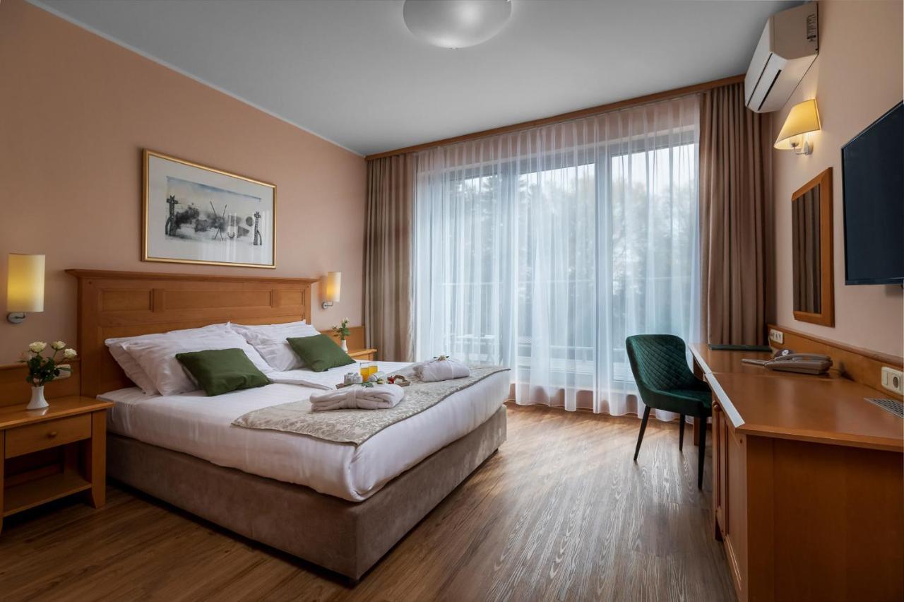 Grand Hotel Bellevue Hocko Pohorje Bagian luar foto